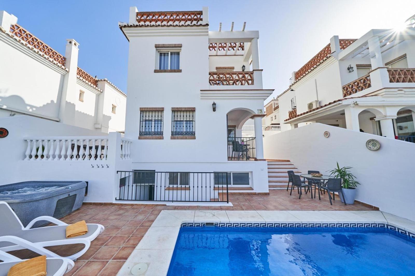 Villa Pura - Private Jacuzzi & Heated Pool Nerja Kültér fotó