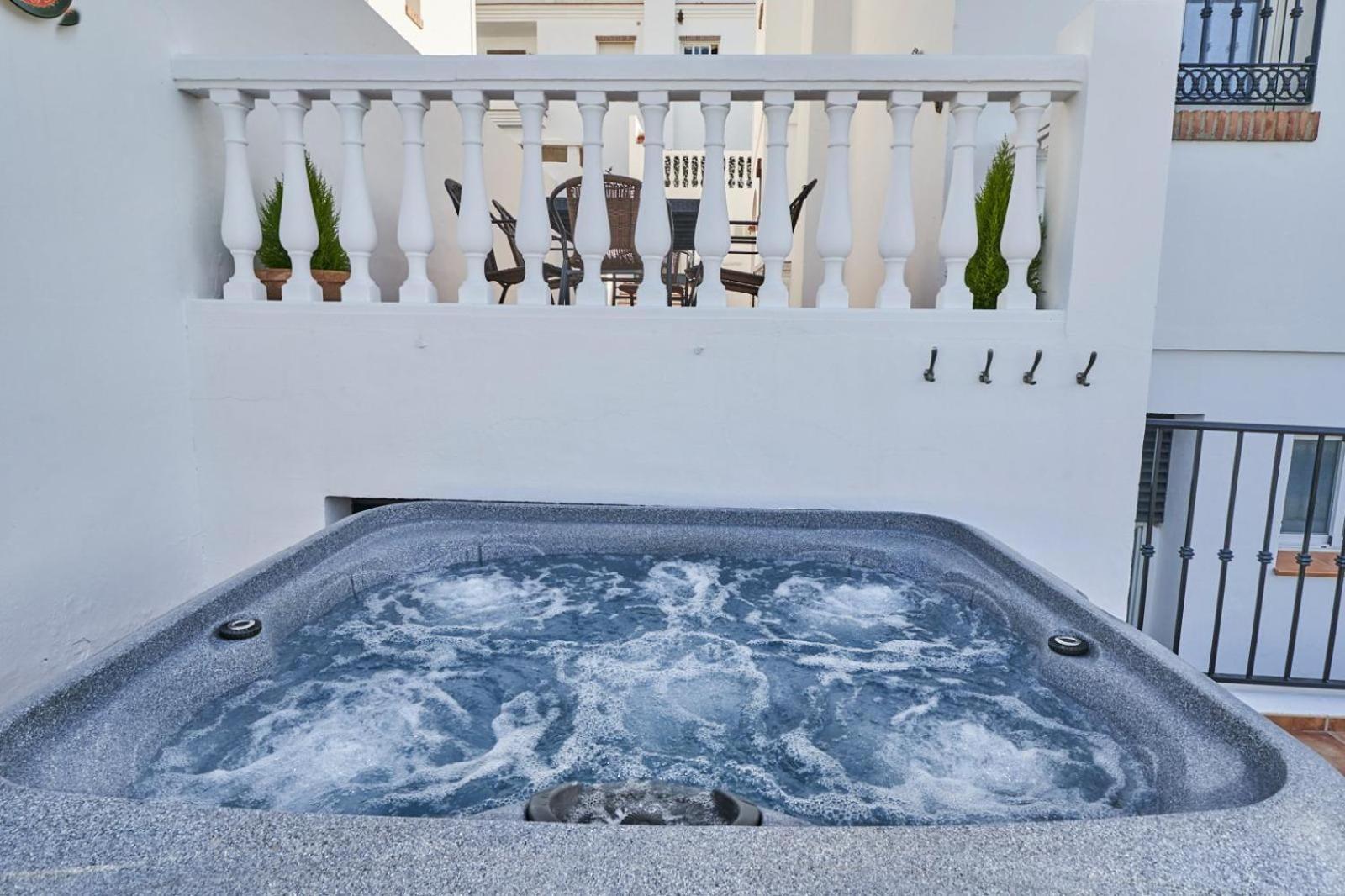 Villa Pura - Private Jacuzzi & Heated Pool Nerja Kültér fotó